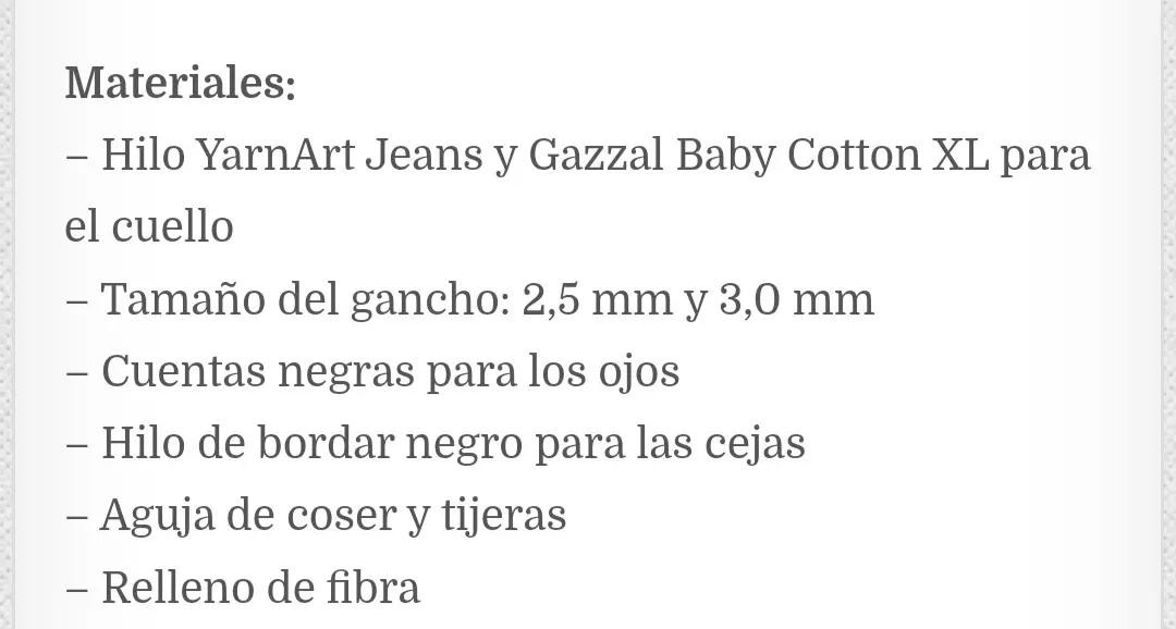 Patrón Amigurumi Pequeño Koala Gratis con cuello azul y materiales detallados