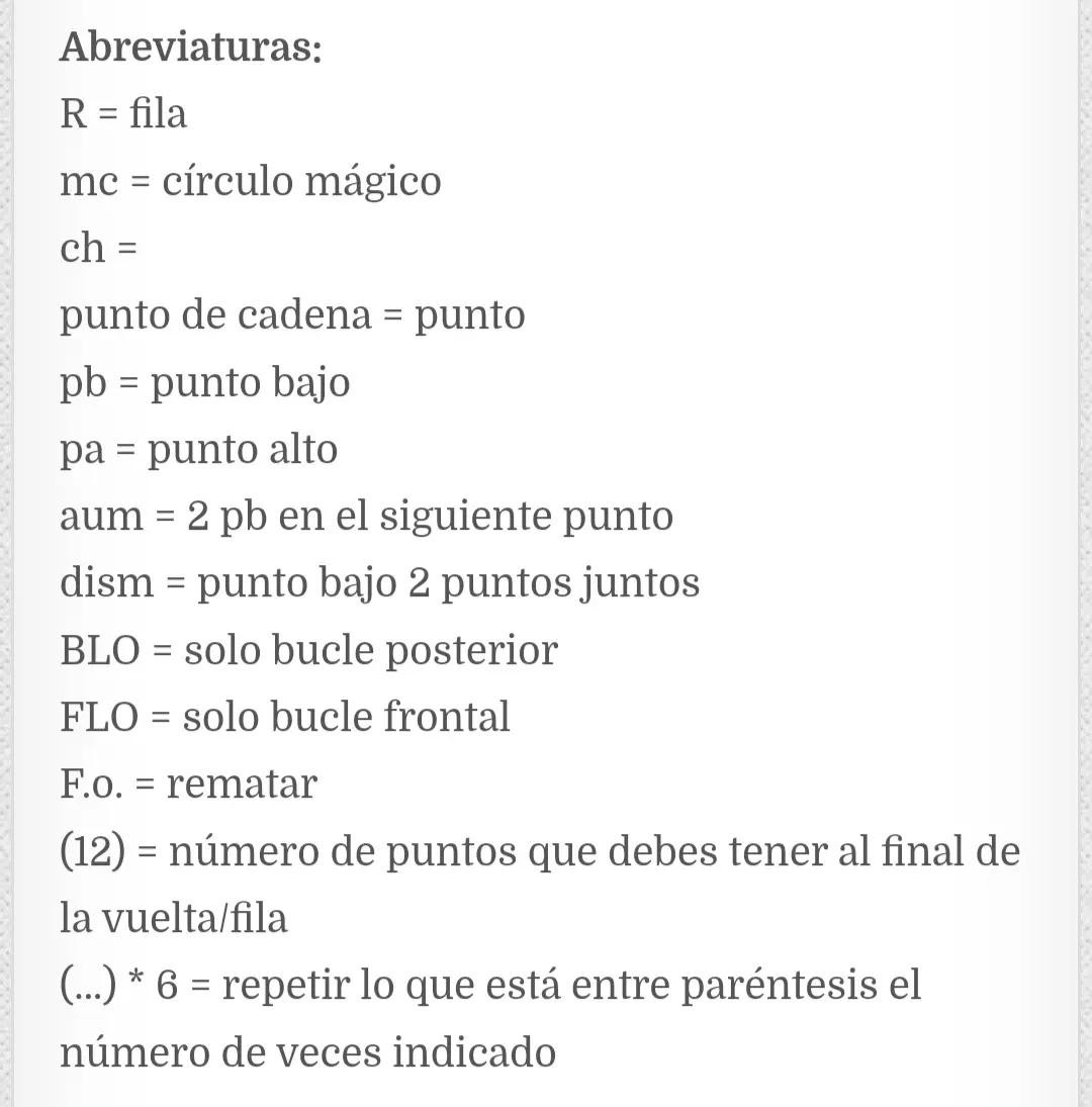 Patrón Amigurumi Pequeño Koala Gratis con cuello azul y materiales detallados