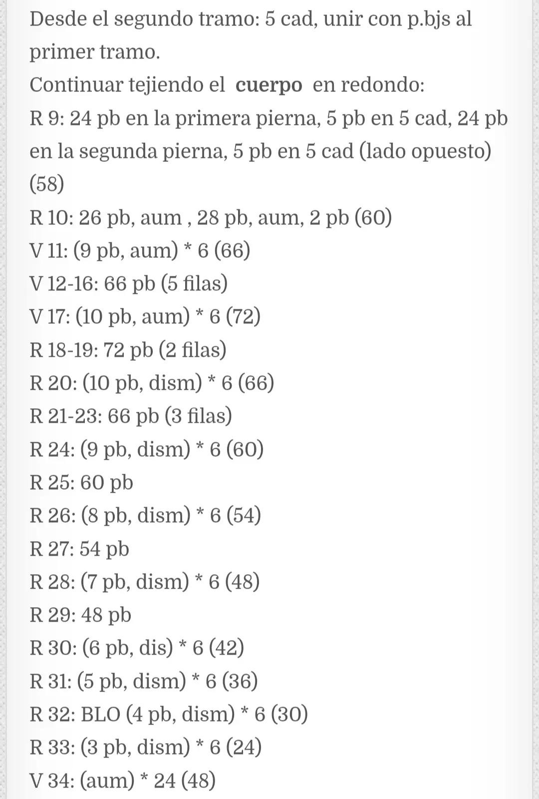 Patrón Amigurumi Pequeño Koala Gratis con cuello azul y materiales detallados