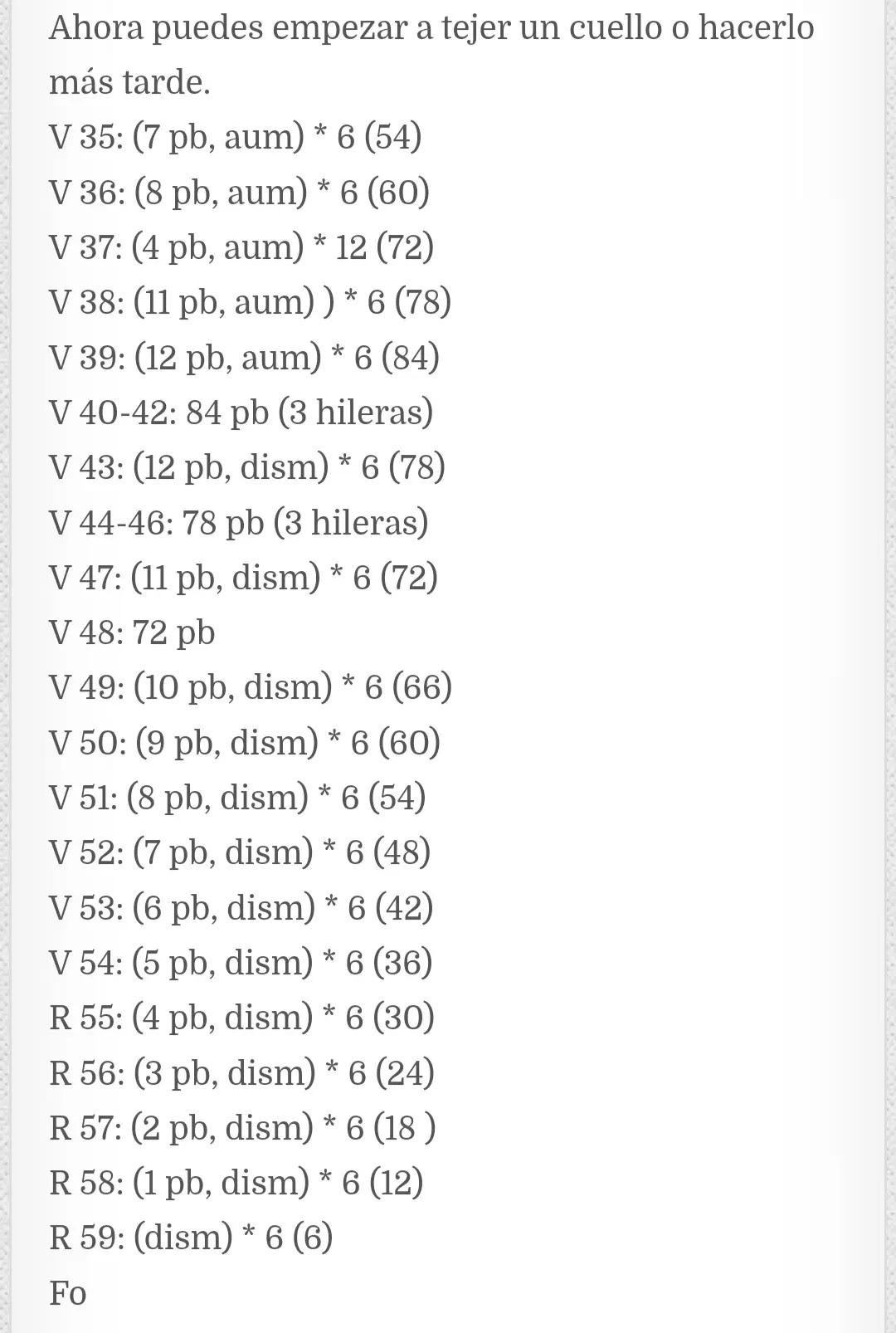 Patrón Amigurumi Pequeño Koala Gratis con cuello azul y materiales detallados