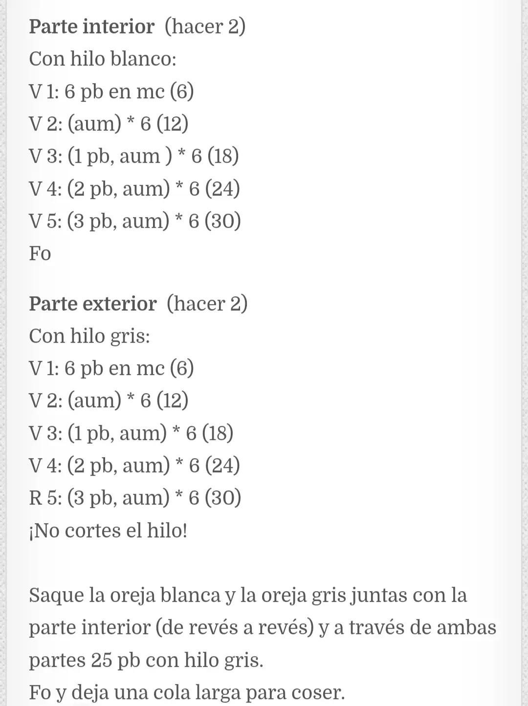 Patrón Amigurumi Pequeño Koala Gratis con cuello azul y materiales detallados