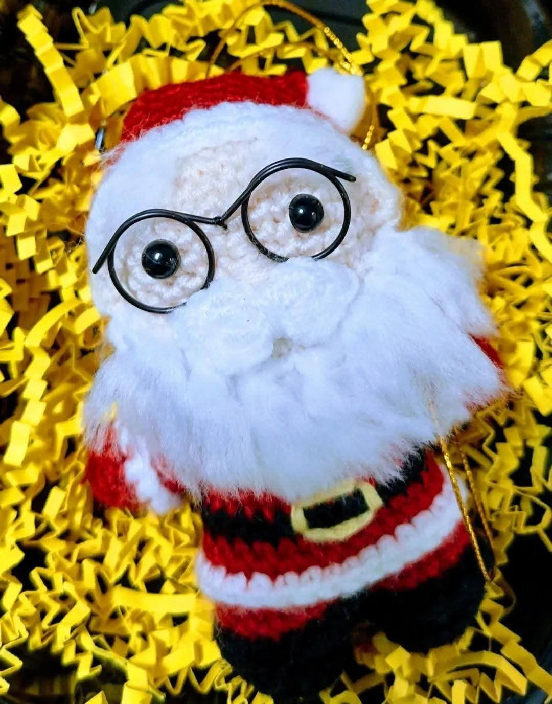 Patrón completo para hacer esferita de Santa Claus con lentes