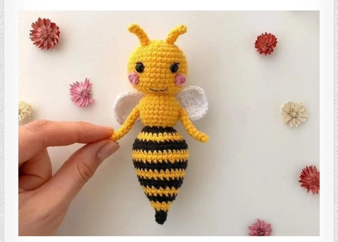 Patrón de Amigurumi Abeja Amarilla y Negra con Alas Blancas - Instrucciones de Crochet Paso a Paso