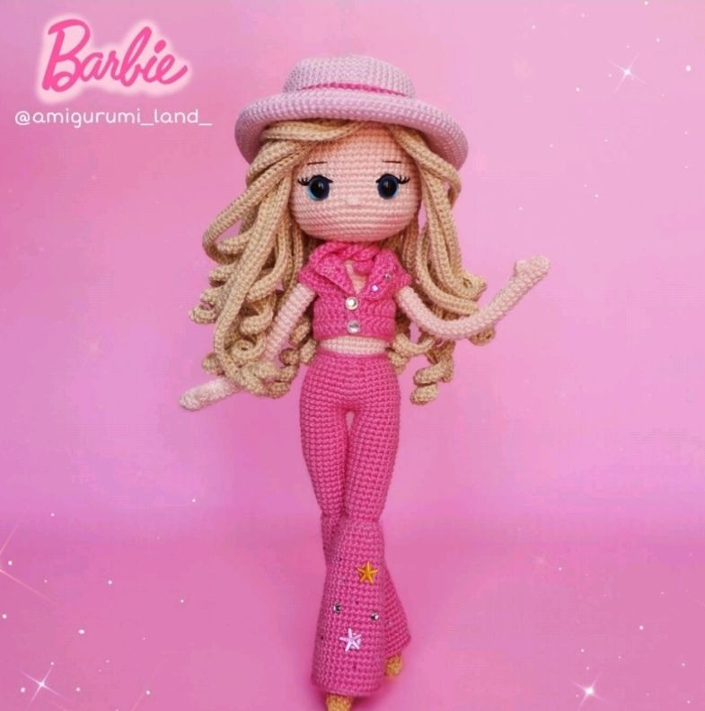 Patrón de amigurumi Barbie rosa con pantalones campana y sombrero