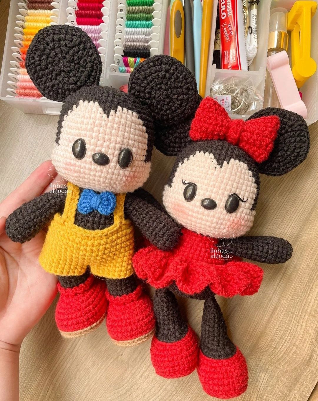Patrón de Amigurumi Minnie Mouse con Vestido Rojo y Laço