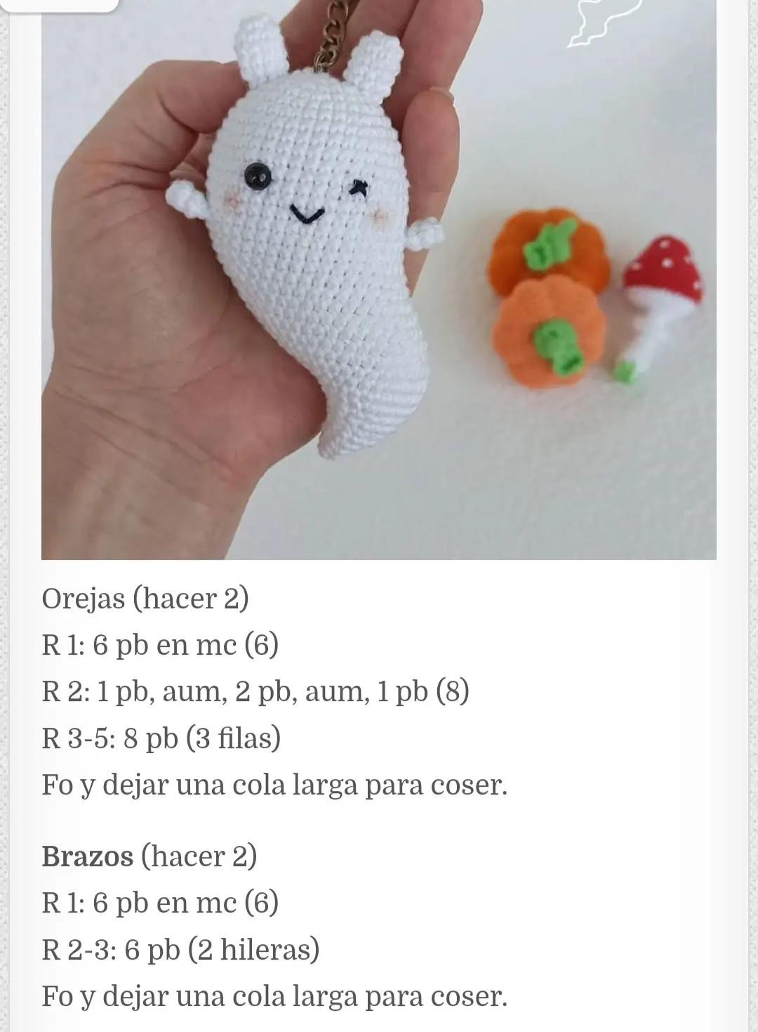 Patrón de crochet gratis para fantasma tierno con sombrero de bruja y calabazas, materiales y abreviaturas incluidas