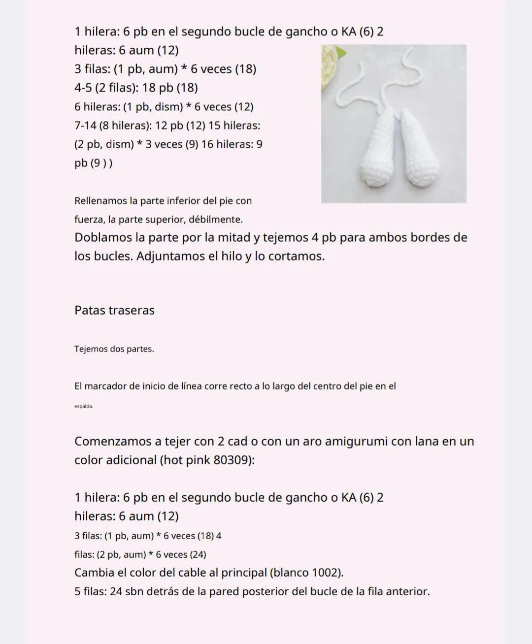 Patrón de crochet para conejito amigurumi blanco con orejas rosadas y detalles florales