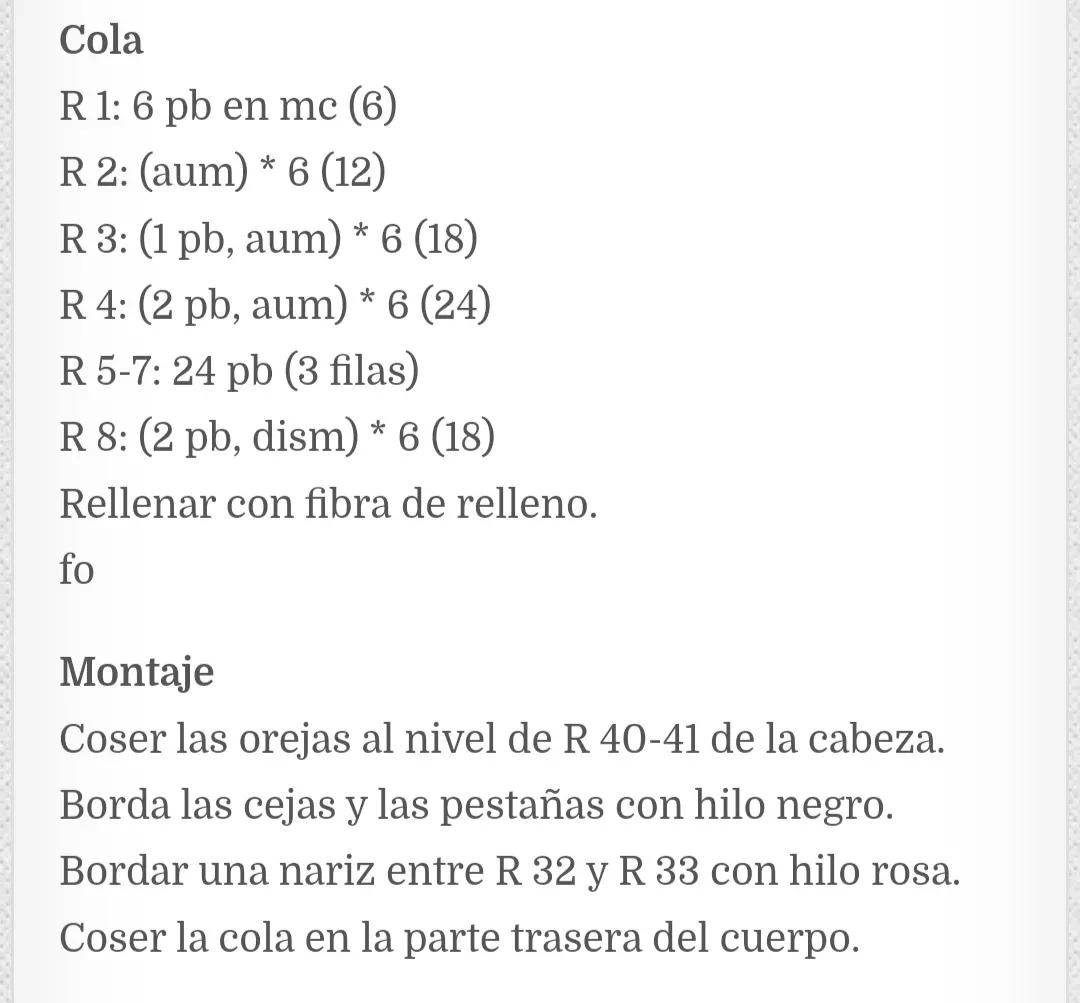 Patrón de Crochet para Conejo Amigurumi con Rayas Multicolores y Diseño Tierno