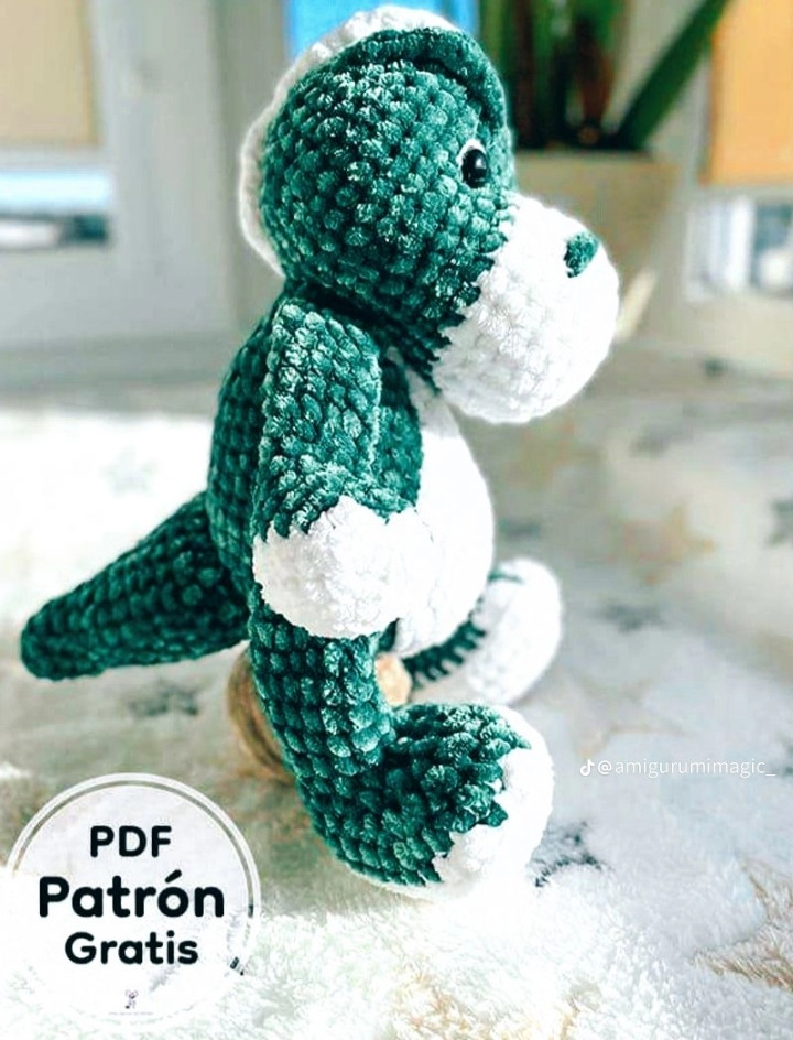 Patrón de dragón amigurumi verde y blanco gratis