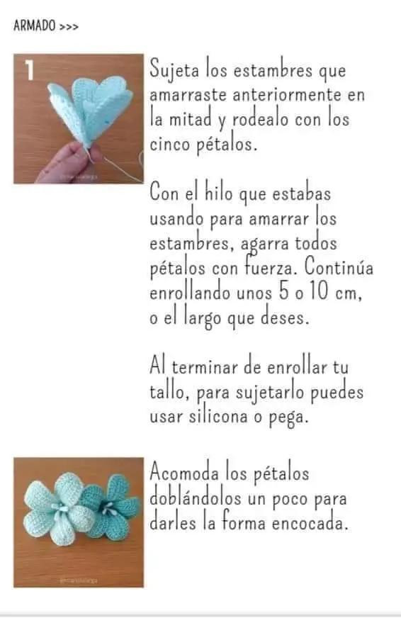 Patrón de flor azul cielo con pétalos y estambres