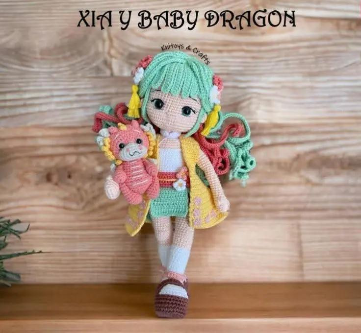 Patrón de Ganchillo Muñeca Amigurumi Xia con Dragón