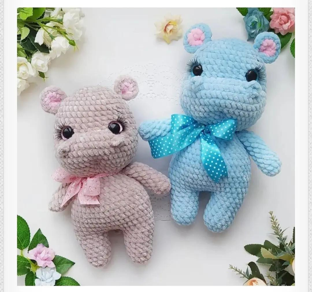 Patrón de Ganchillo para Amigurumi de Hipopótamo Azul con Lazo Turquesa