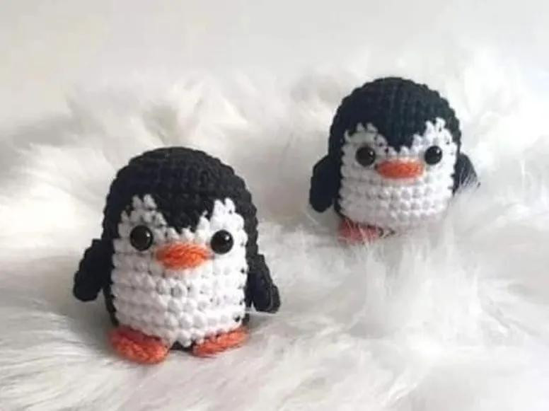 Patrón de ganchillo para pingüino amigurumi con instrucciones paso a paso y materiales