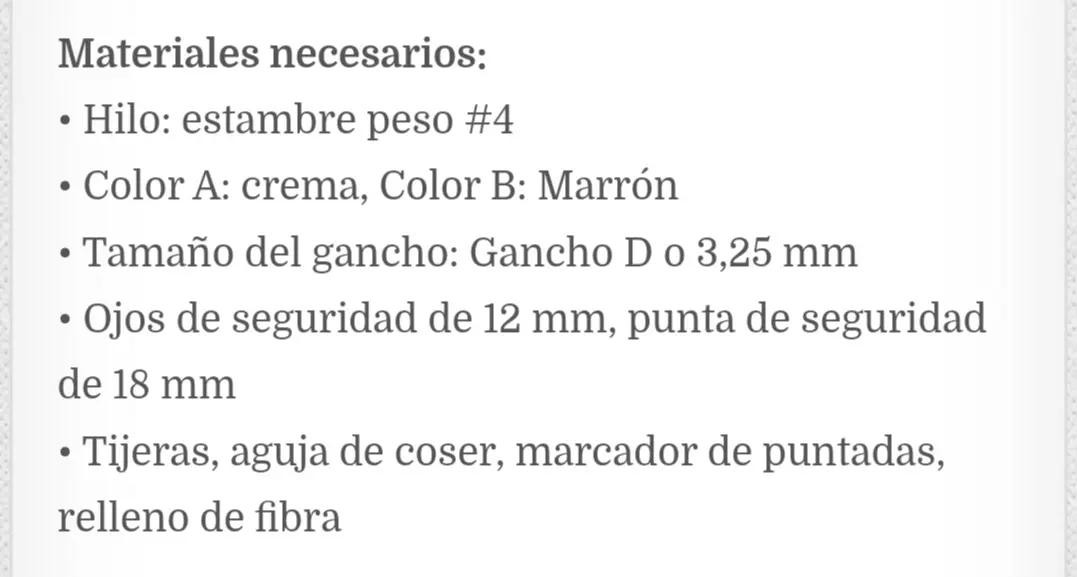 Patrón de ganso amigurumi con corazón de madera, hilo color crema y marrón
