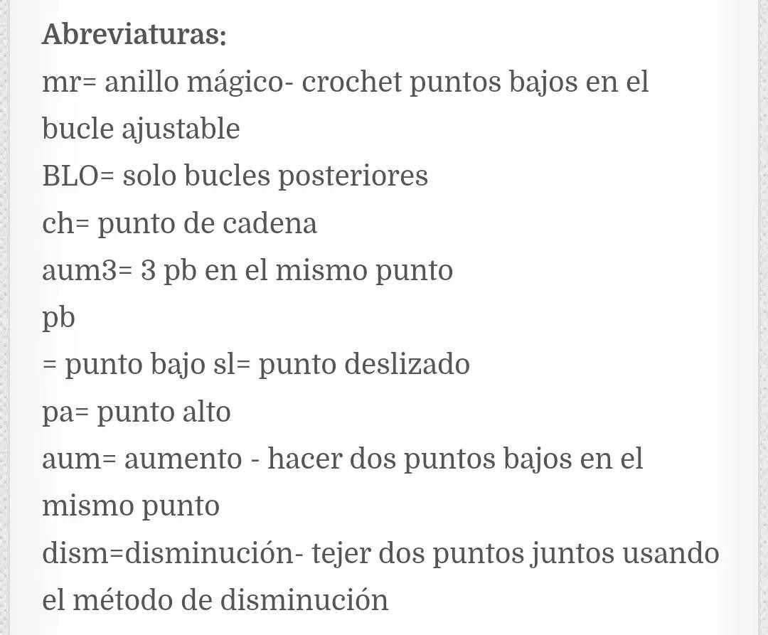 Patrón de ganso amigurumi con corazón de madera, hilo color crema y marrón