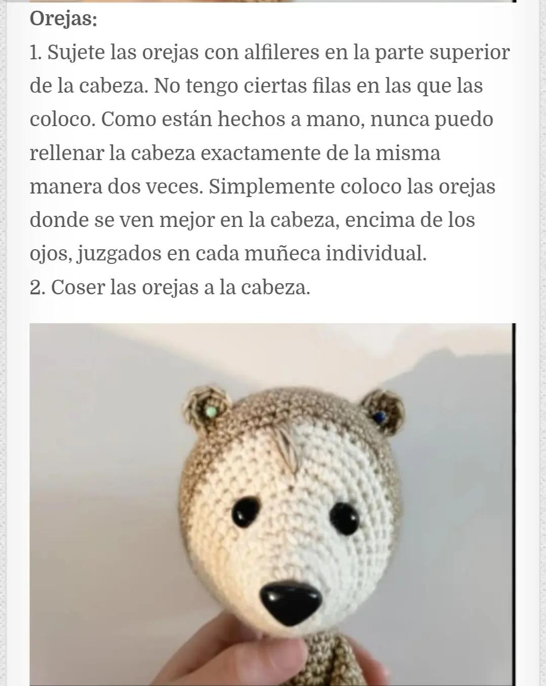 Patrón de ganso amigurumi con corazón de madera, hilo color crema y marrón