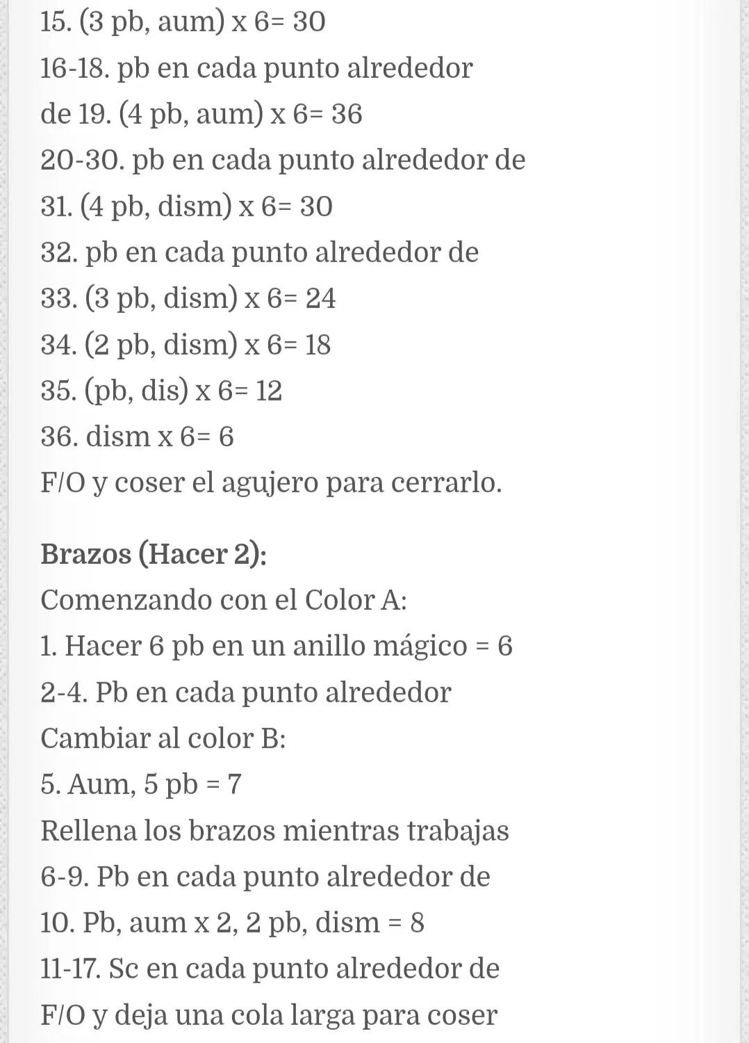 Patrón de ganso amigurumi con corazón de madera, hilo color crema y marrón