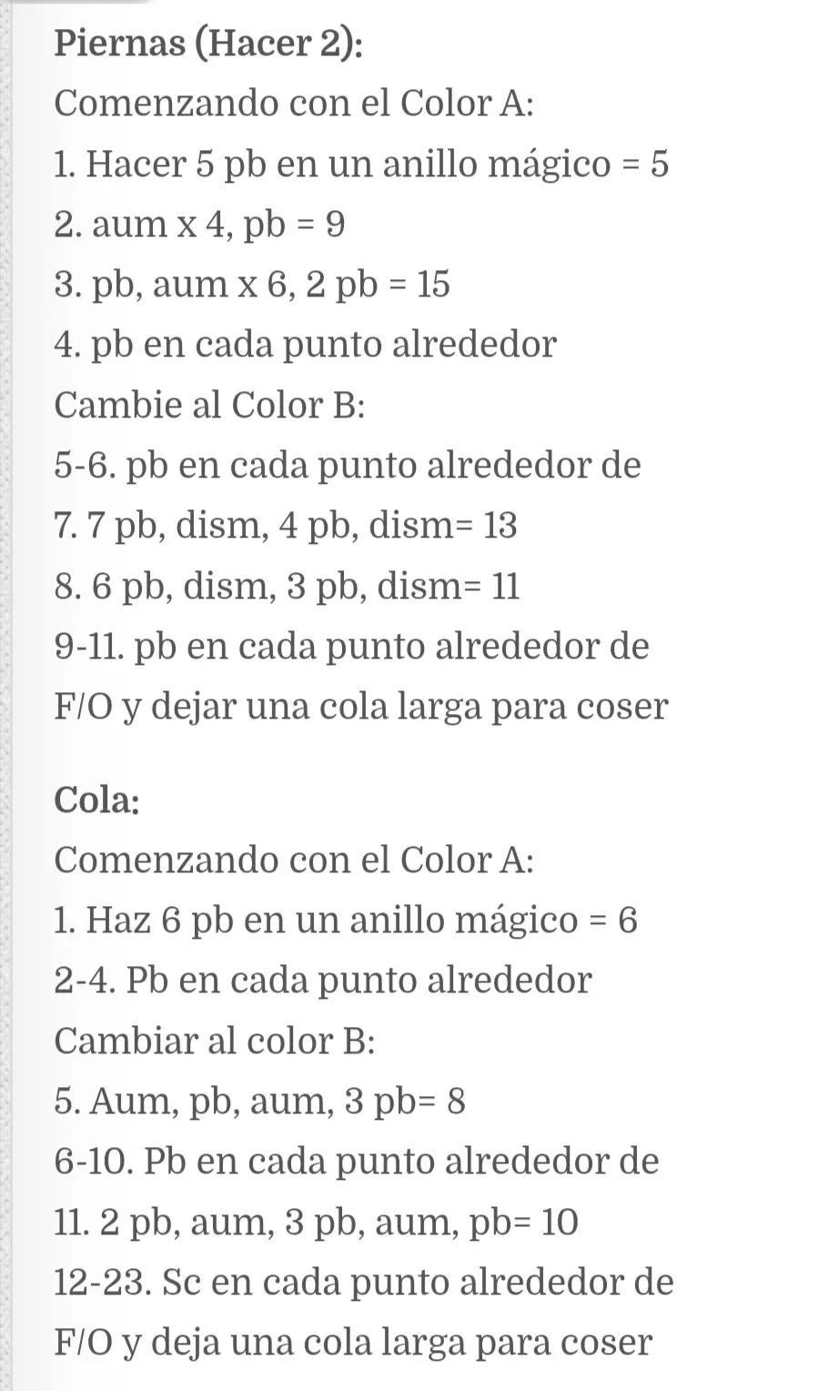 Patrón de ganso amigurumi con corazón de madera, hilo color crema y marrón
