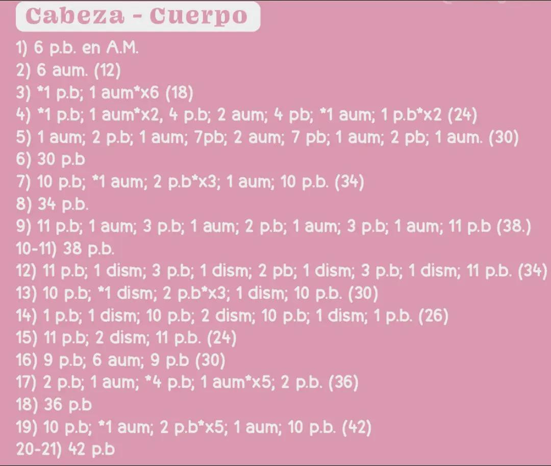 Patrón de llavero amigurumi Tsuki con bufanda roja y patas marrones