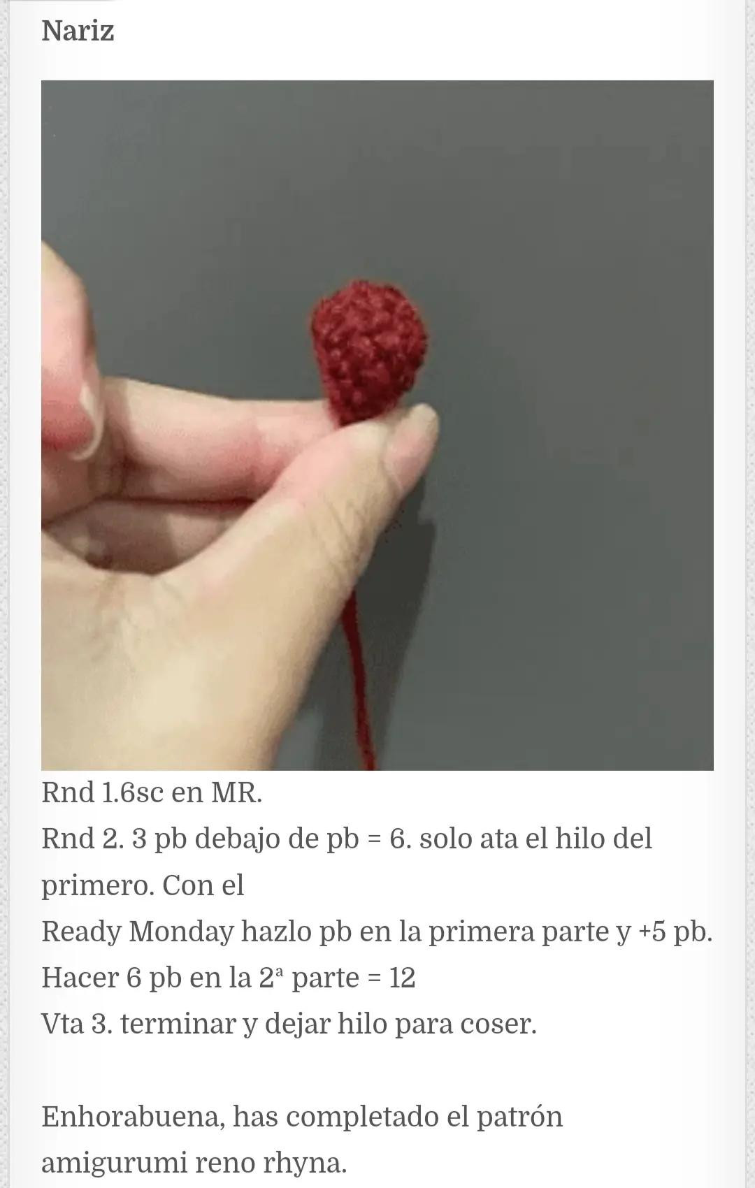 Patrón de renos amigurumi con gorro de Navidad y bufanda navideña