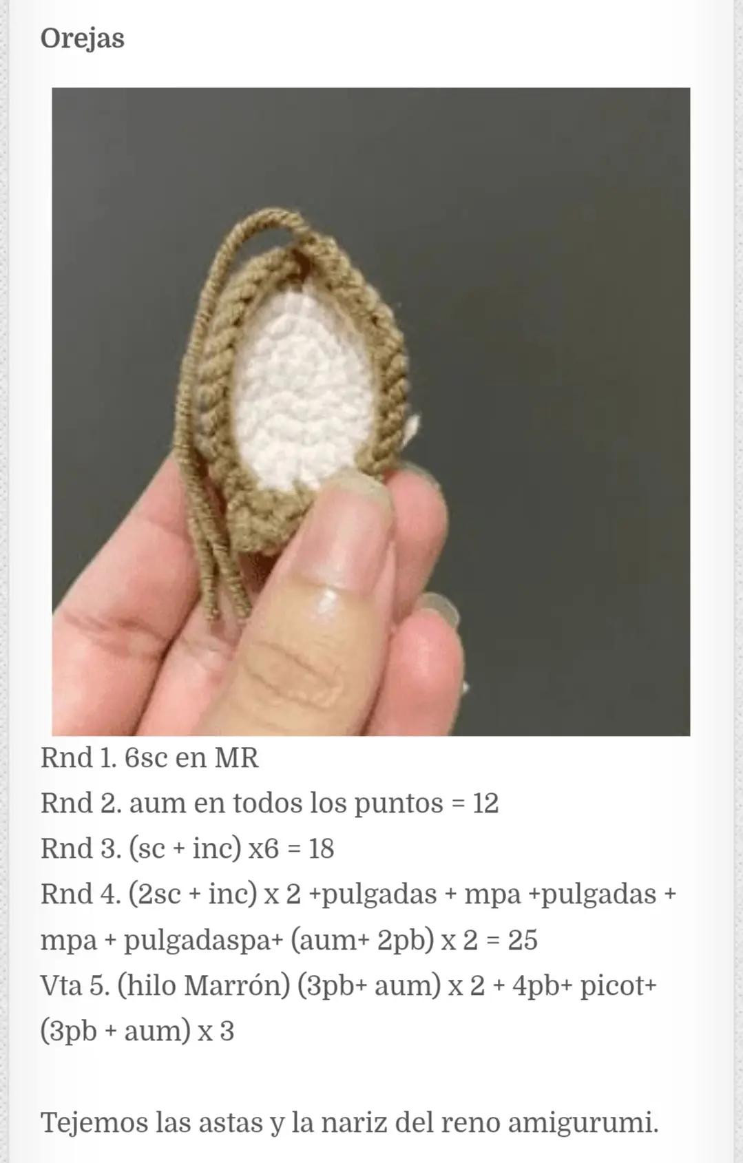 Patrón de renos amigurumi con gorro de Navidad y bufanda navideña