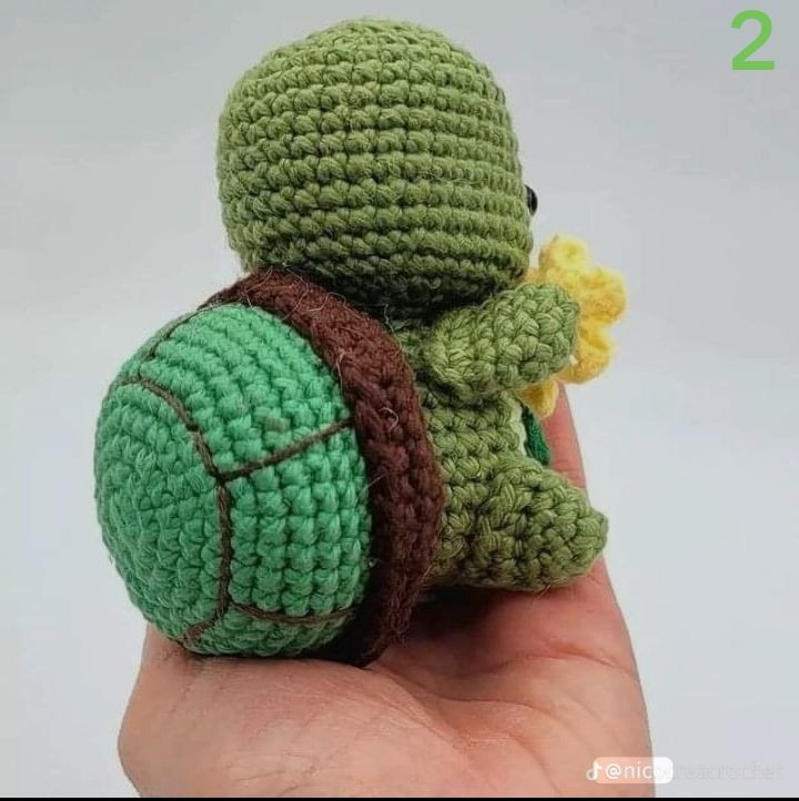Patrón de tortuga amigurumi verde con girasol