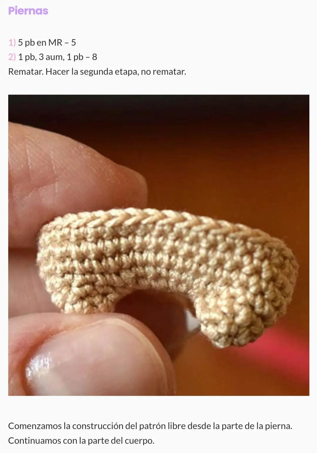 Patrón gratis amigurumi mandrágora tierna con hojas verdes