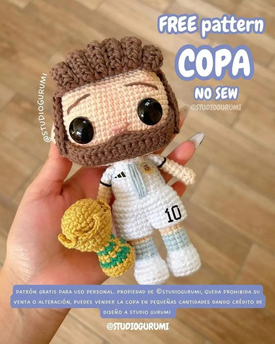 Patrón gratis de Copa del Mundo en amigurumi, sin coser, con instrucciones paso a paso y materiales
