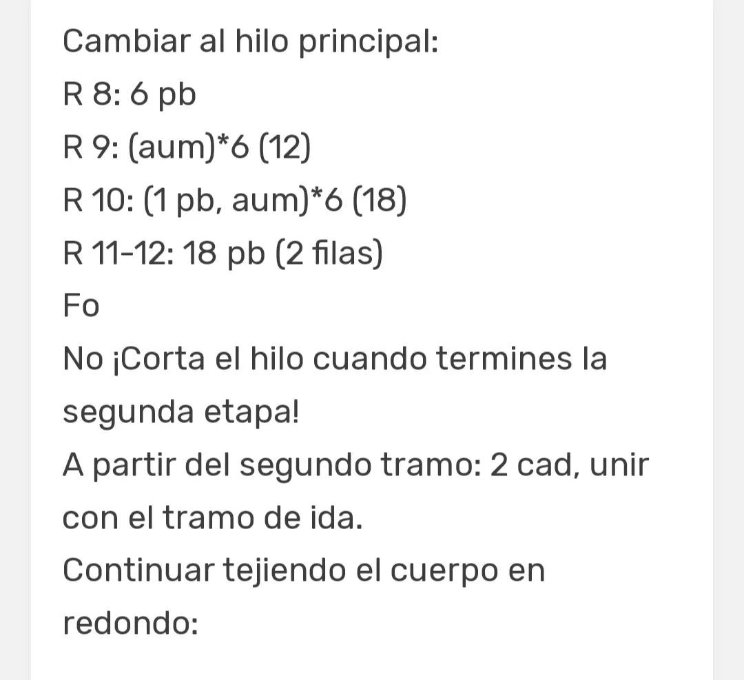 Patrón gratis de pato amigurumi con diadema rosa y detalles en mostaza