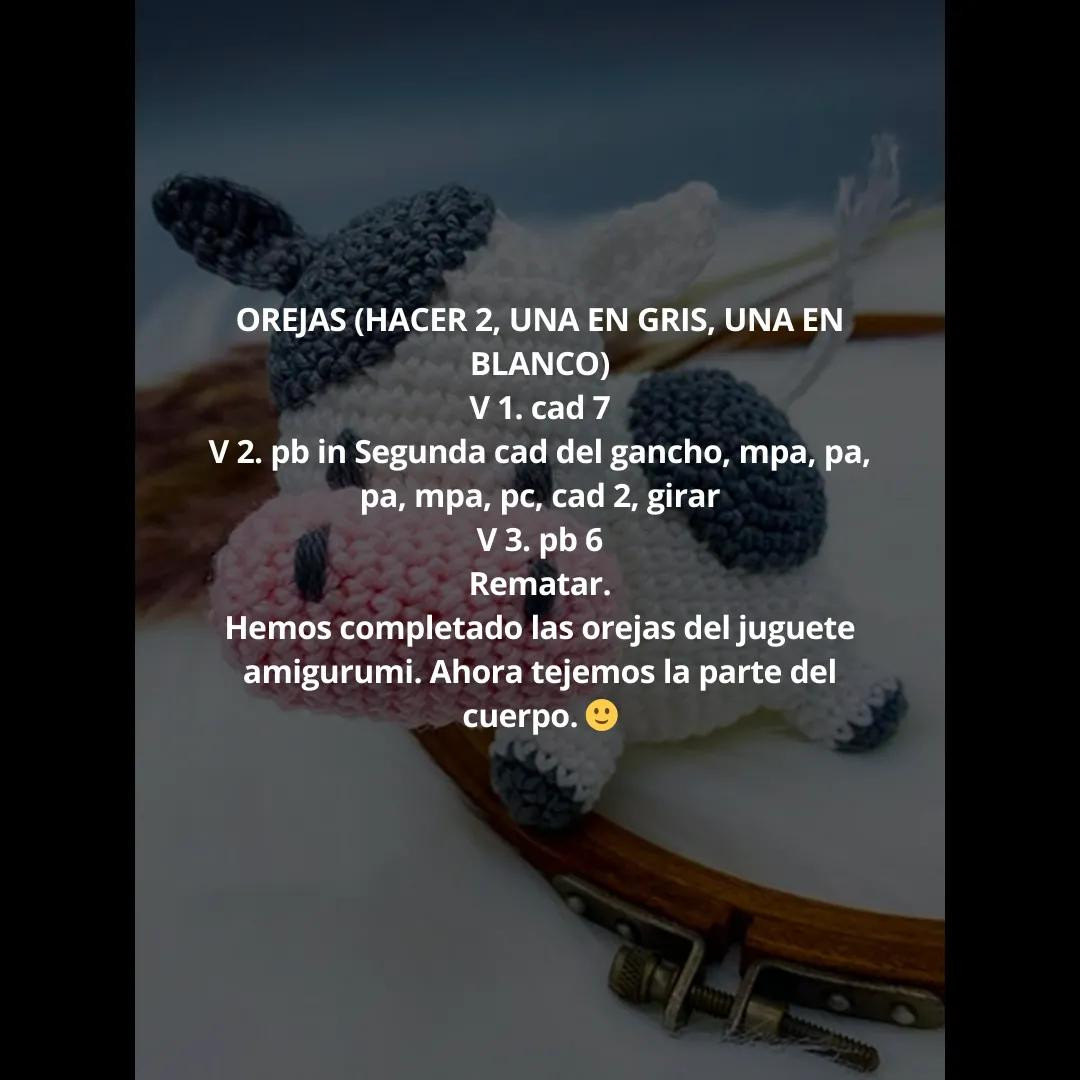 Patrón Gratis de Vaquita en Amigurumi con Hilo Blanco, Gris y Rosa