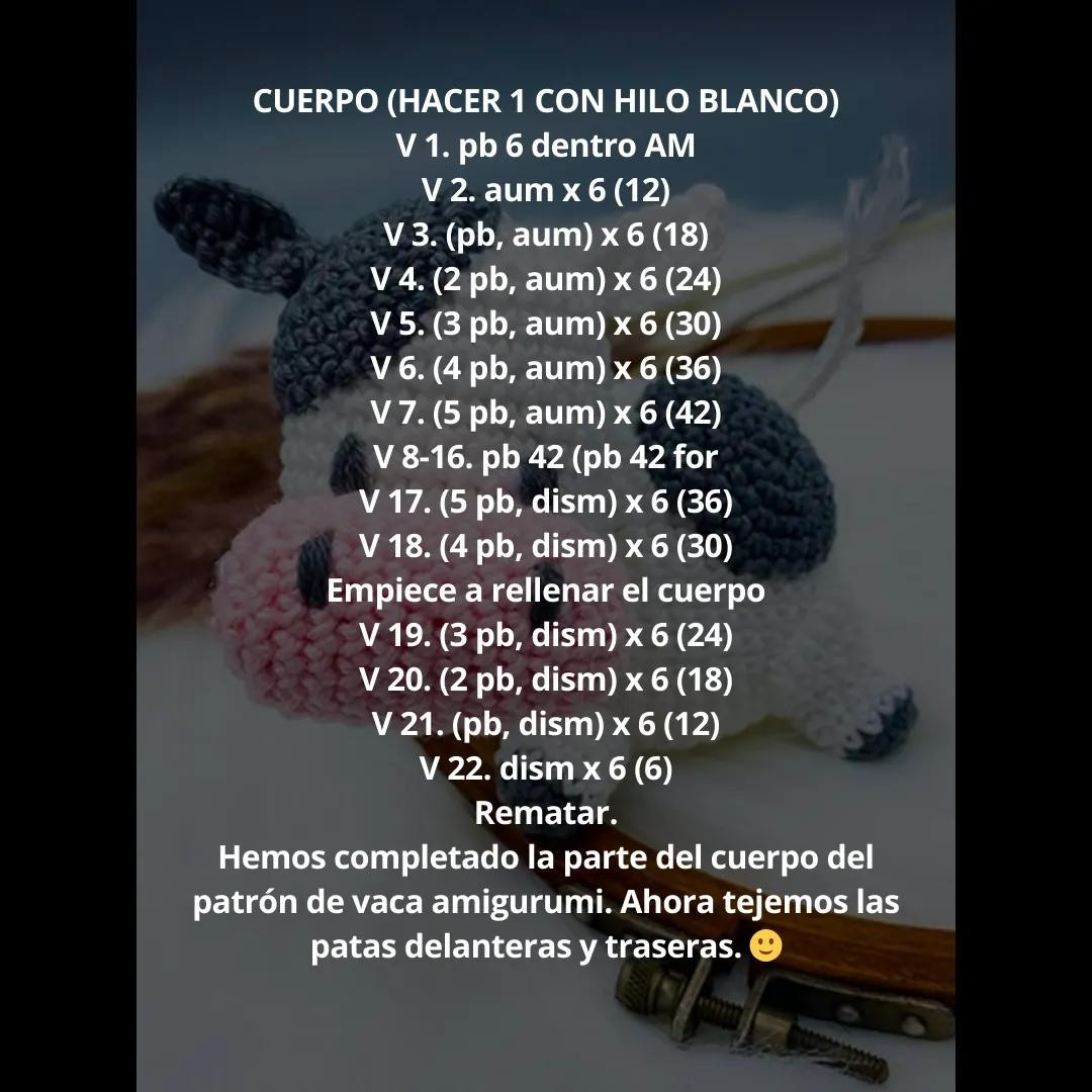Patrón Gratis de Vaquita en Amigurumi con Hilo Blanco, Gris y Rosa