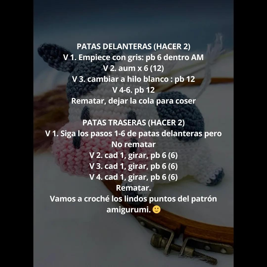 Patrón Gratis de Vaquita en Amigurumi con Hilo Blanco, Gris y Rosa