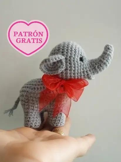 Patrón gratis elefante amigurumi gris con lazo rojo