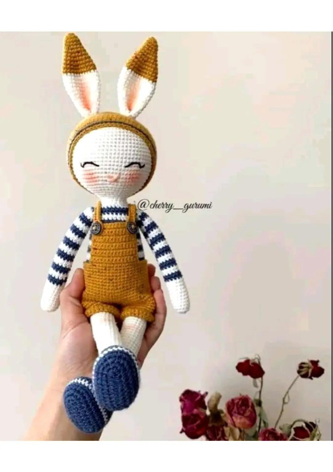 Patrón gratis Mimi la coneja con sombrero amigurumi