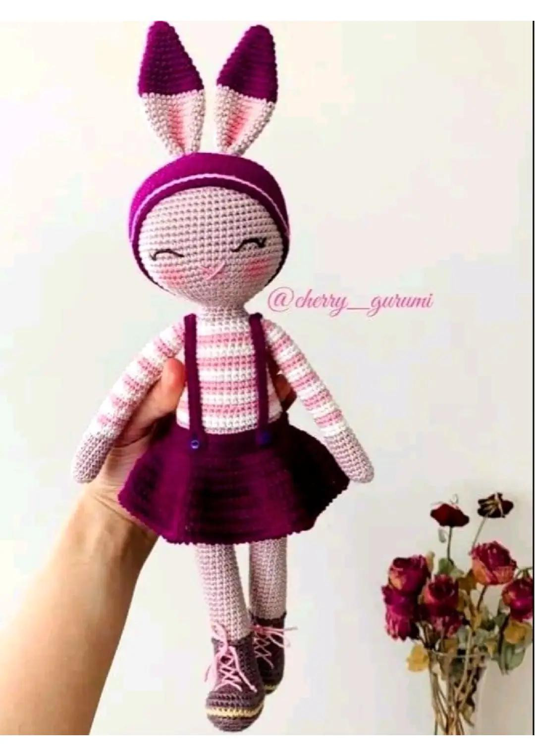 Patrón gratis Mimi la coneja con sombrero amigurumi