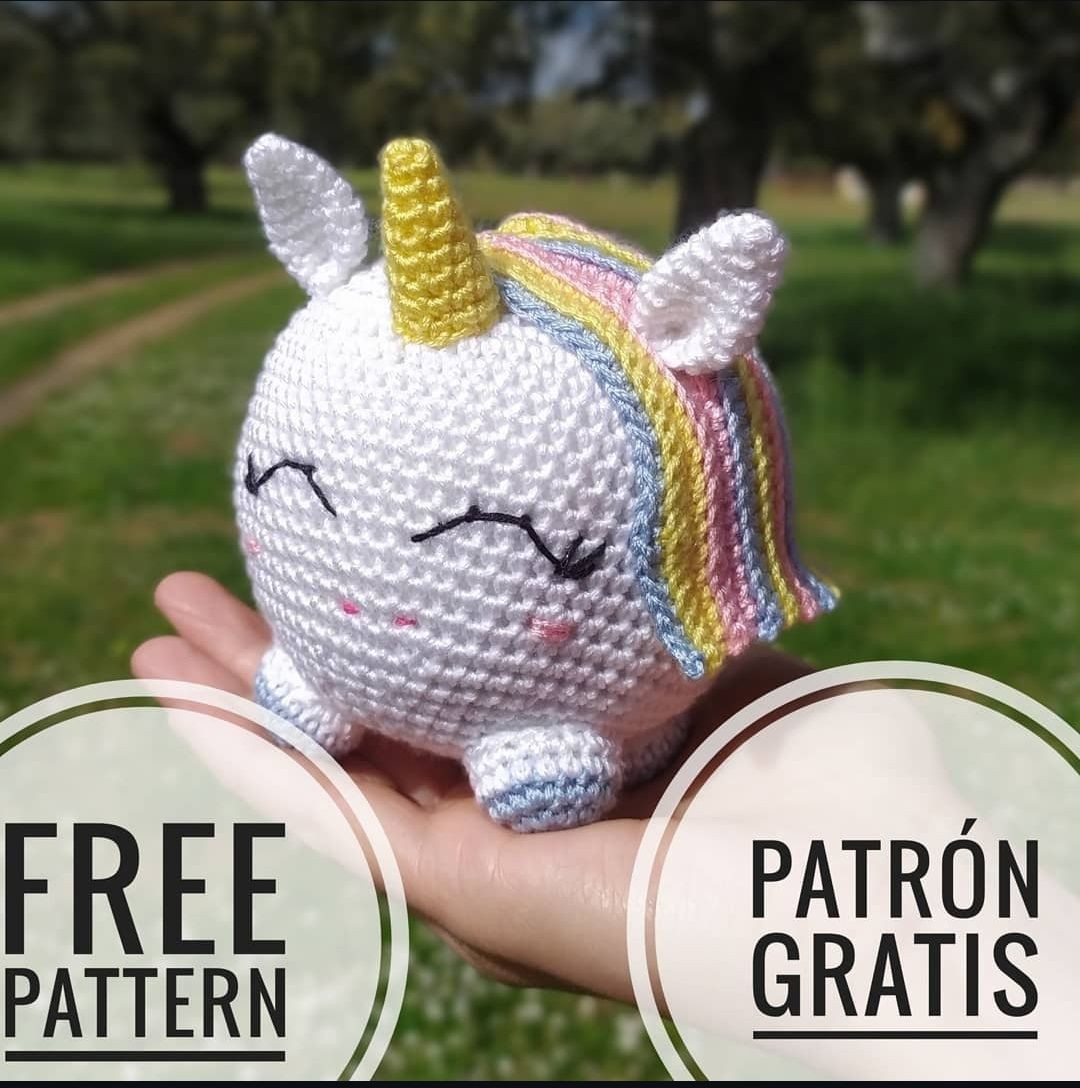 Patrón gratis: Unicornio Amigurumi blanco con crin arcoíris y cuerno amarillo