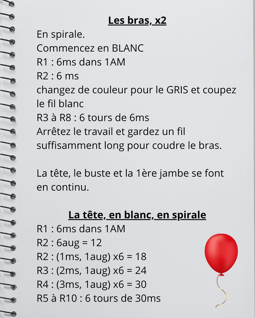 Patron gratuit Bébé Penny : Amigurumi clown gris et orange avec ballon rouge