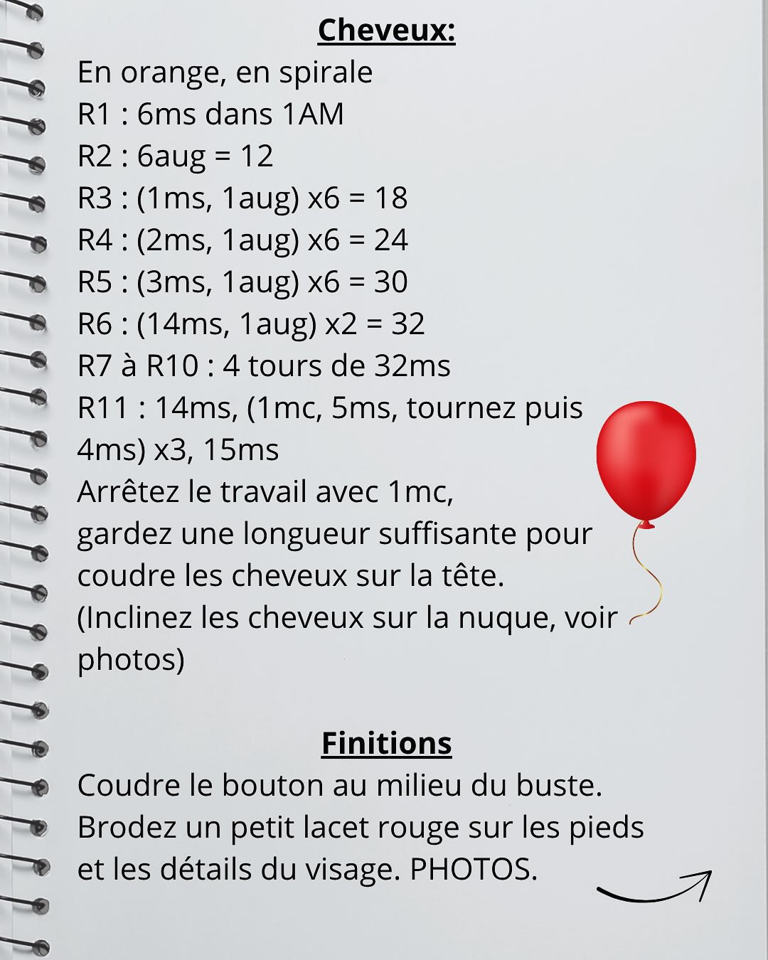 Patron gratuit Bébé Penny : Amigurumi clown gris et orange avec ballon rouge