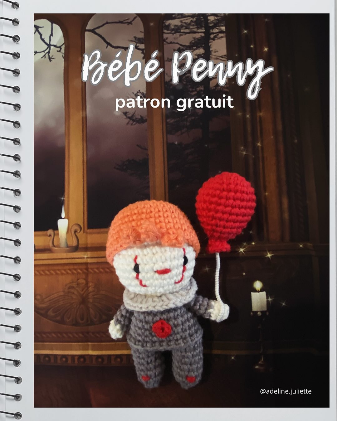 Patron gratuit Bébé Penny : Amigurumi clown gris et orange avec ballon rouge