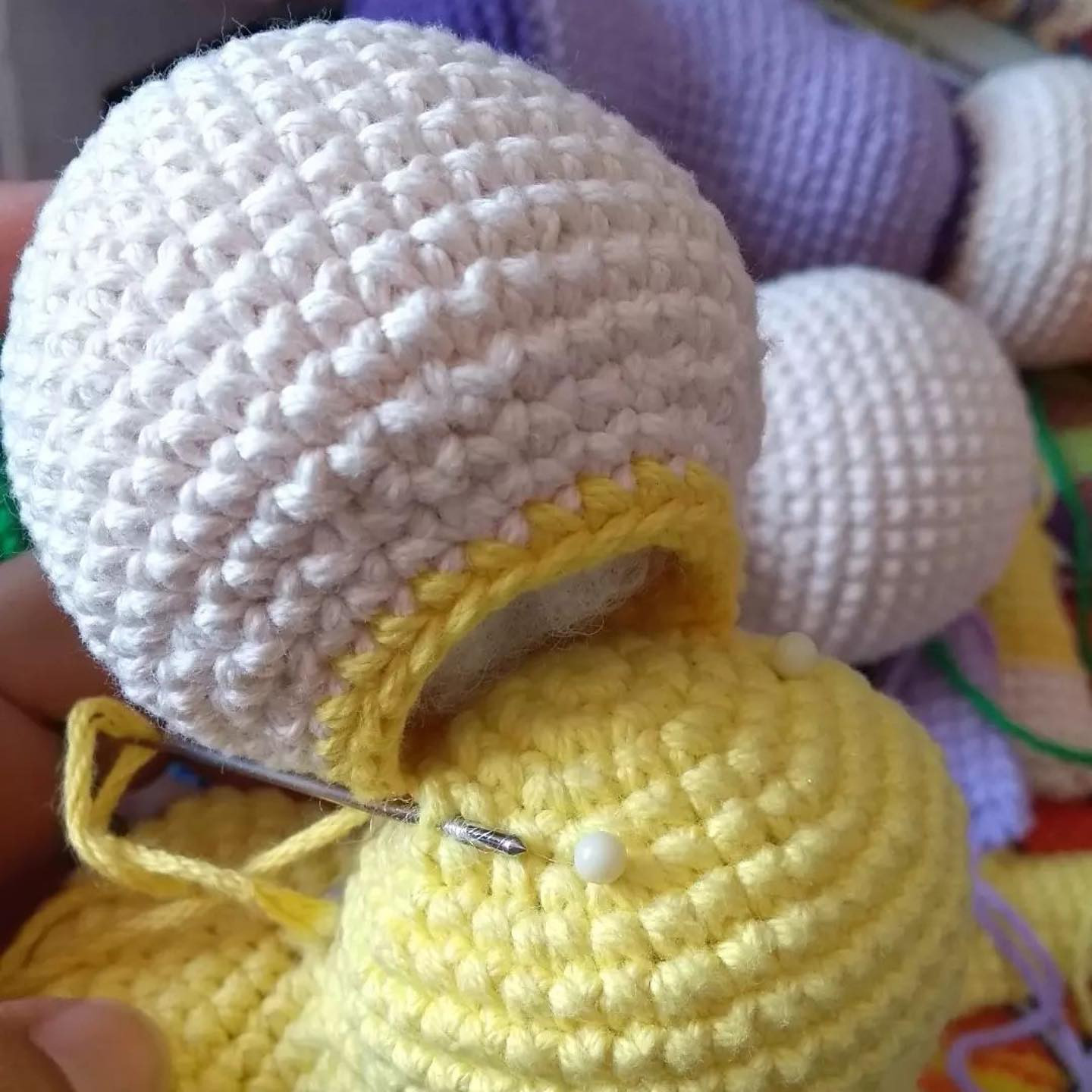 Patrón gratuito Amigurumi Abuelita Corazón: Alfilerero de ganchillo con patrones paso a paso