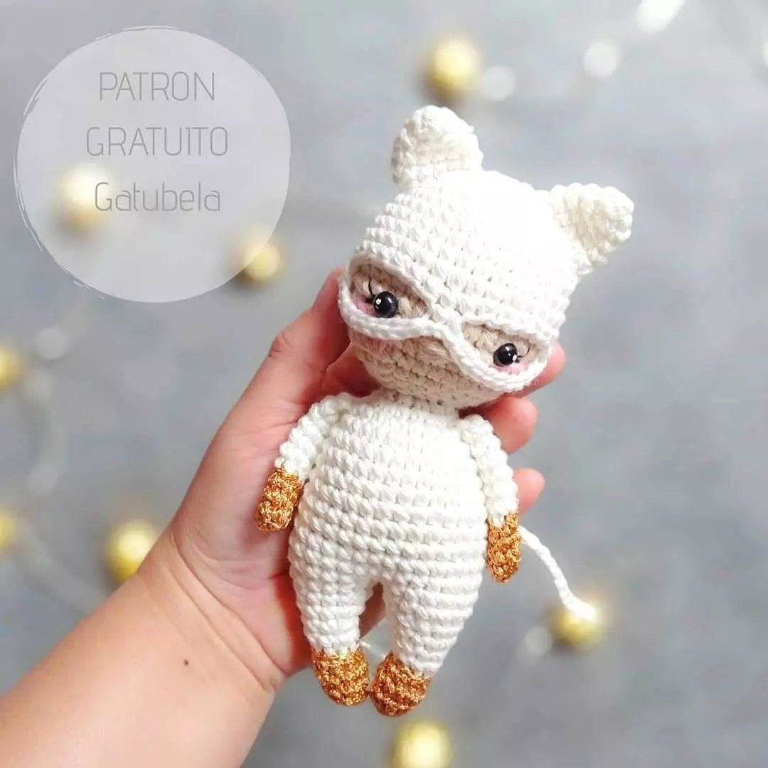 Patrón Gratuito Amigurumi Gatubela Blanco y Dorado