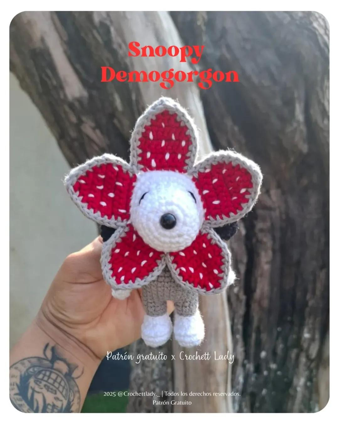 Patrón gratuito amigurumi Snoopy Demogorgon con alas de mariposa
