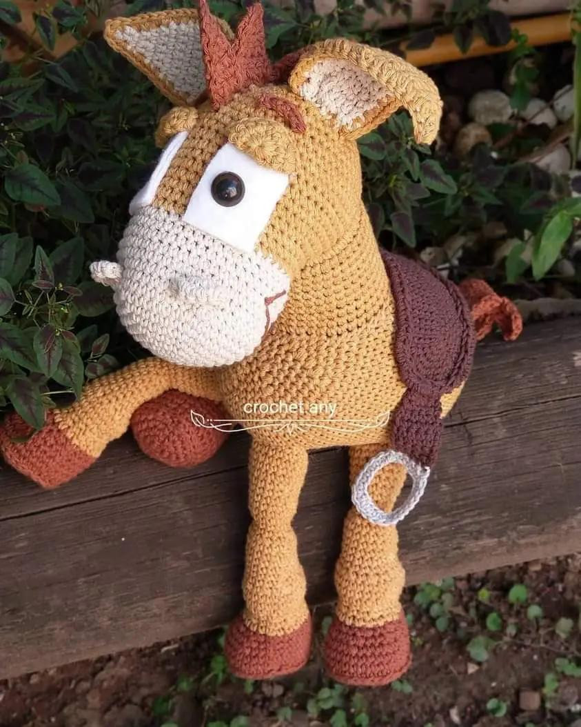 Patrón Gratuito Crochet Tiro al Blanco: Burro Amigurumi de Toy Story con Silla y Estribos