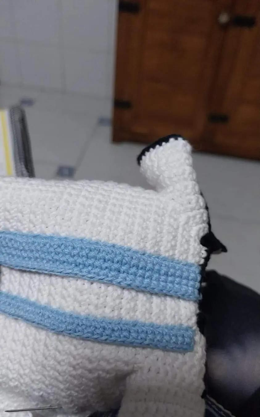 Patrón gratuito de amigurumi Lionel Messi con uniforme de Argentina, guías paso a paso escritas a mano