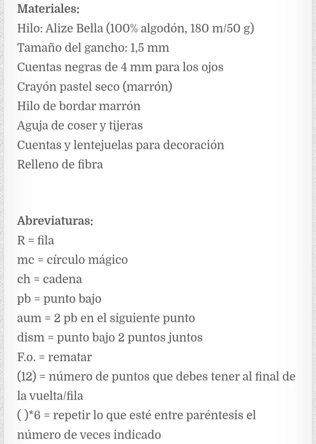 Patrón gratuito de crochet para hacer un adorable reno amigurumi con cuernos y bufanda
