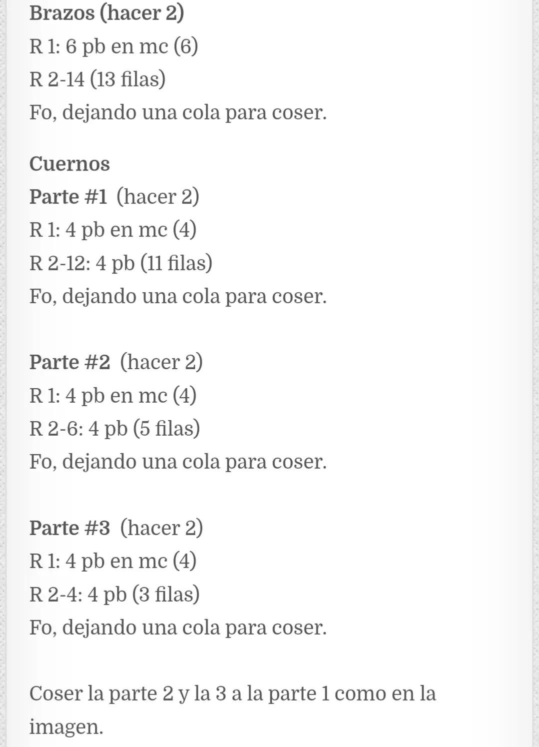 Patrón gratuito de crochet para hacer un adorable reno amigurumi con cuernos y bufanda