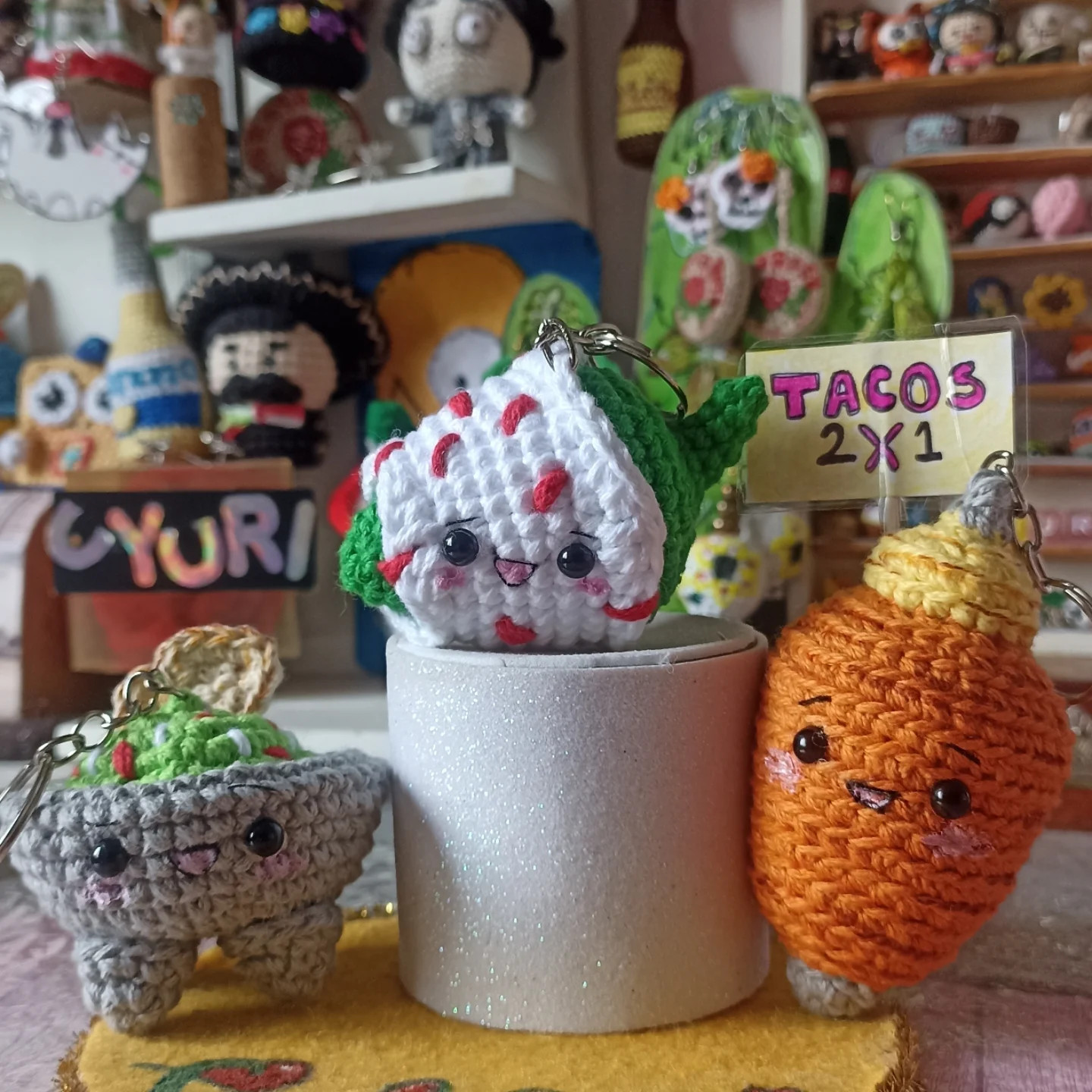 Patrón gratuito de llavero amigurumi Chile en Nogada mexicano