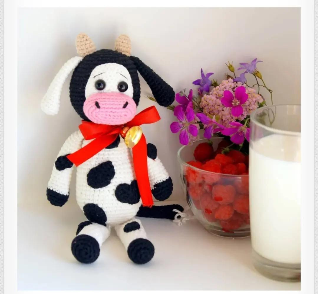 Patrón gratuito de vaca amigurumi crochet: guía paso a paso para cabeza y orejas con hilo YarnArt