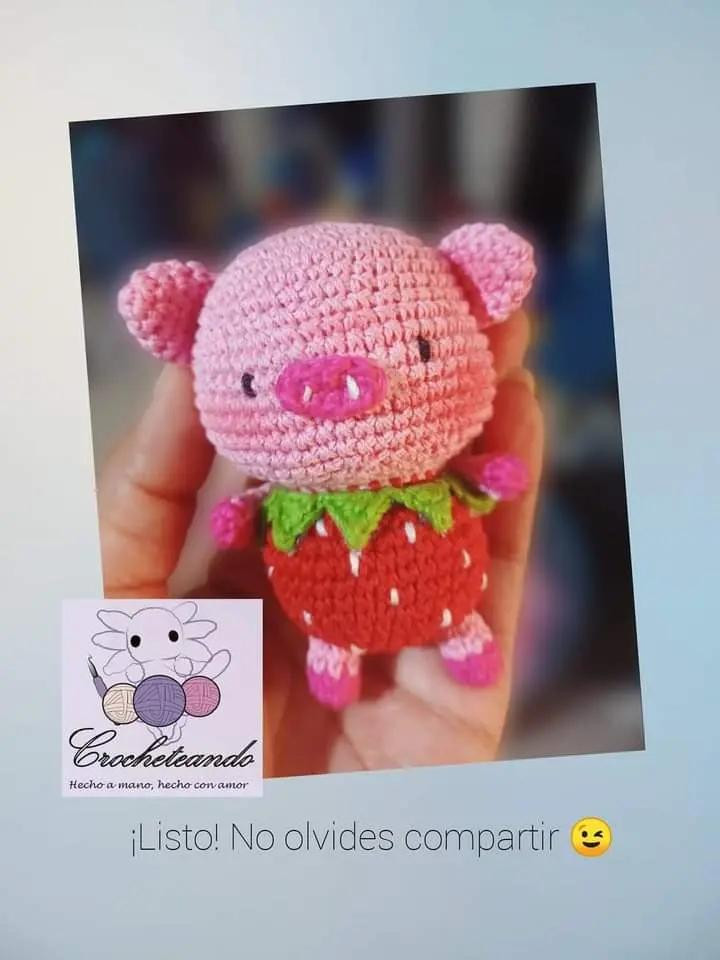 Patrón Gratuito Llavero Cerdito Fresa Amigurumi