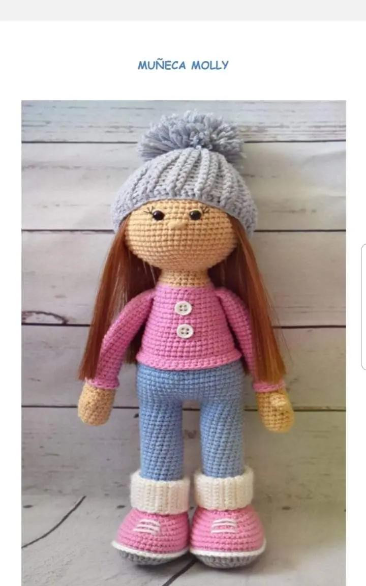Patrón Gratuito Muñeca Amigurumi Molly con Gorro y Ropa